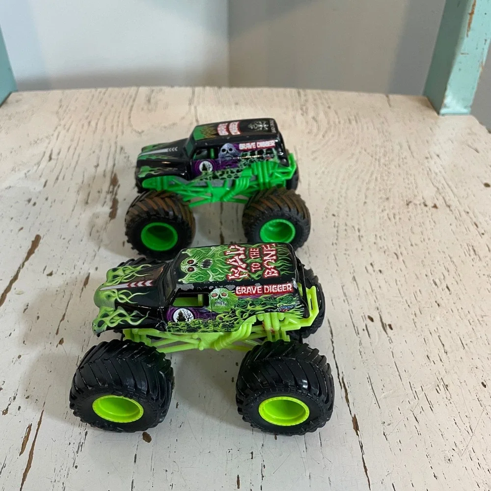 Monster‎ Jam Grave Digger 1:64 Die-Cast Monster Truck Set of 2 Green Black